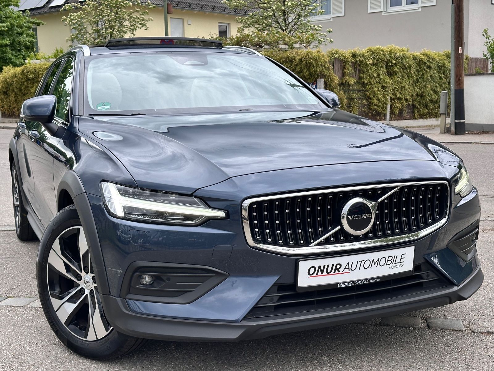 Volvo V60 Cross Country Plus AWD Navi Leder Pano ACC