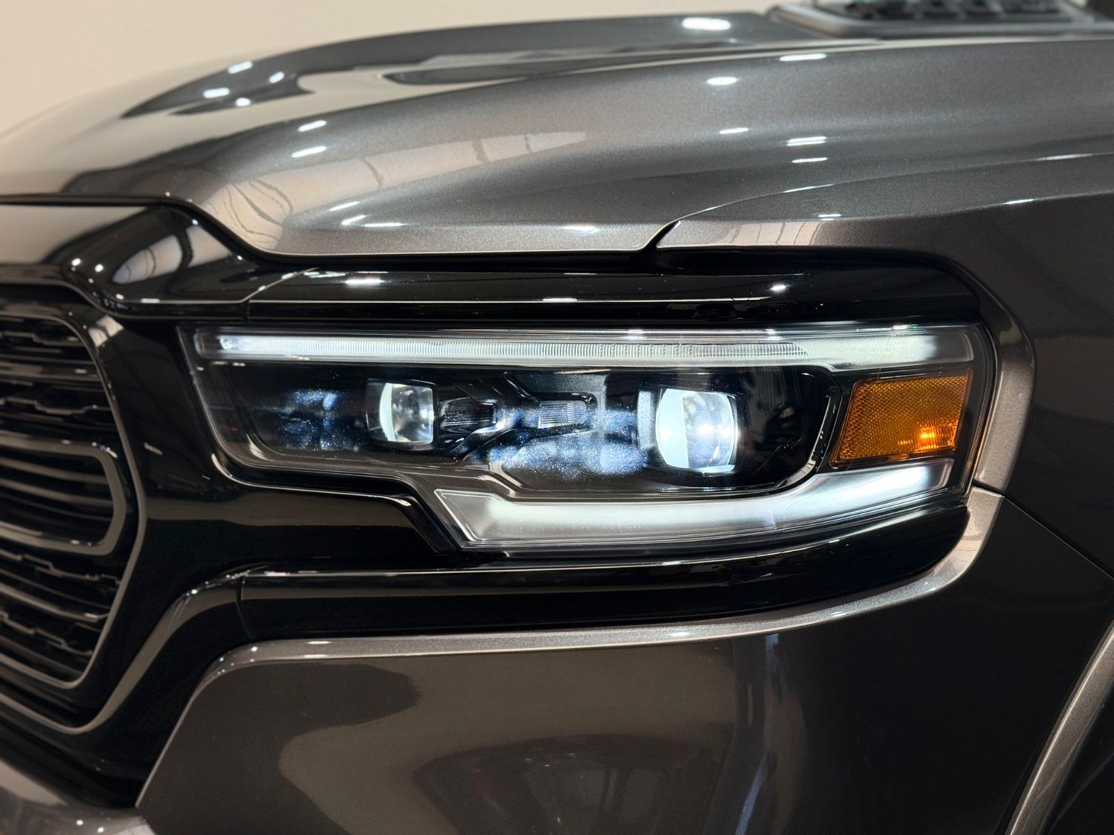 Fahrzeugabbildung Dodge RAM 1500 LIMITED NIGHT CREW CAB 4x4 RAMBOX