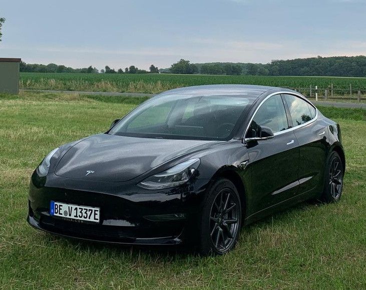 TESLA Model 3 Long Range AHK LR schwarz Allrad