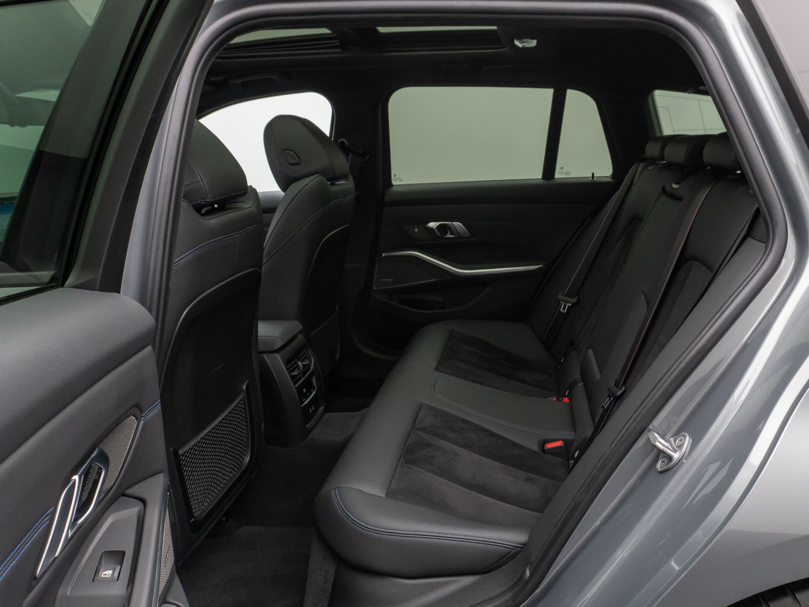 Fahrzeugabbildung BMW 320d M Sport Pro Panorama Kamera HUD DAB H/K 19"