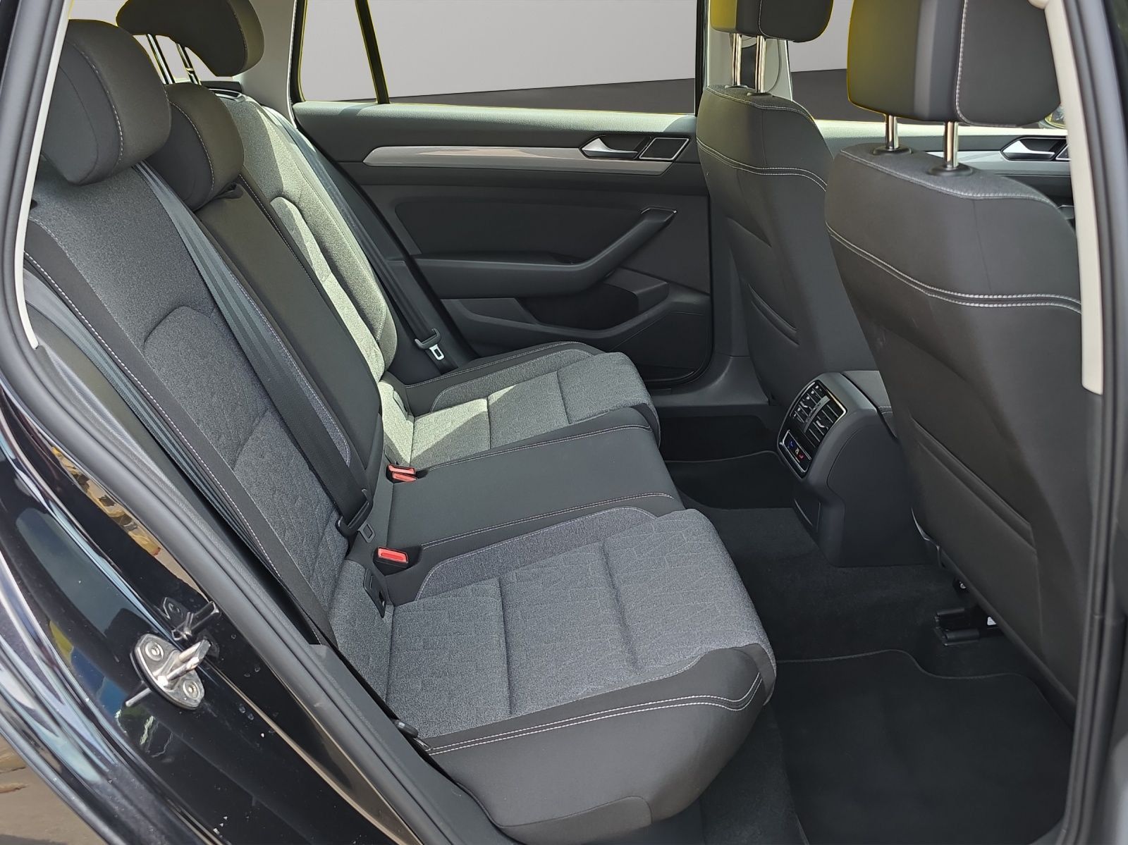 Volkswagen Passat Variant - Bild 15