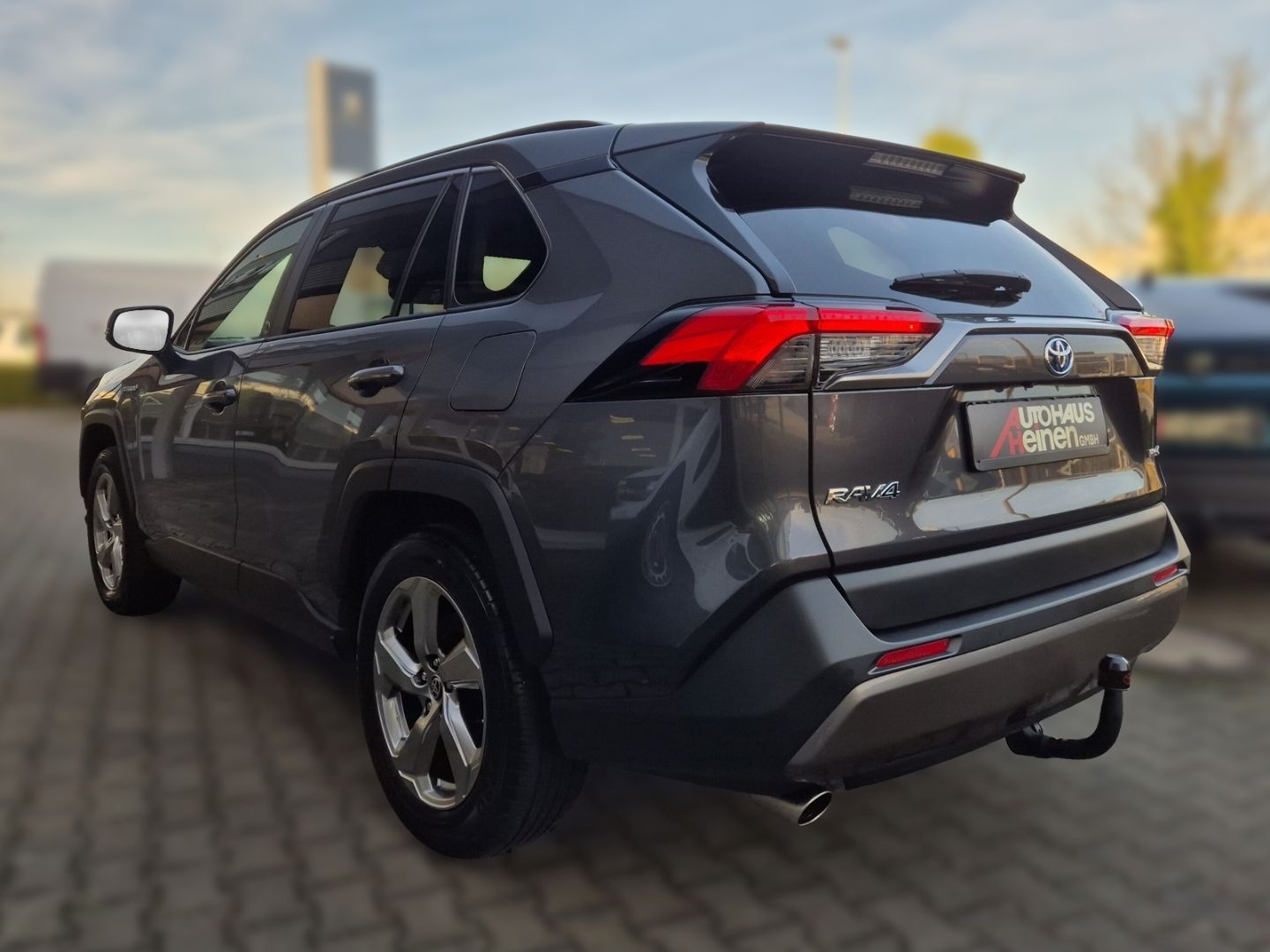 Fahrzeugabbildung Toyota RAV 4 4x2 Team D Hybrid 2.5 Navi LED ACC El. He