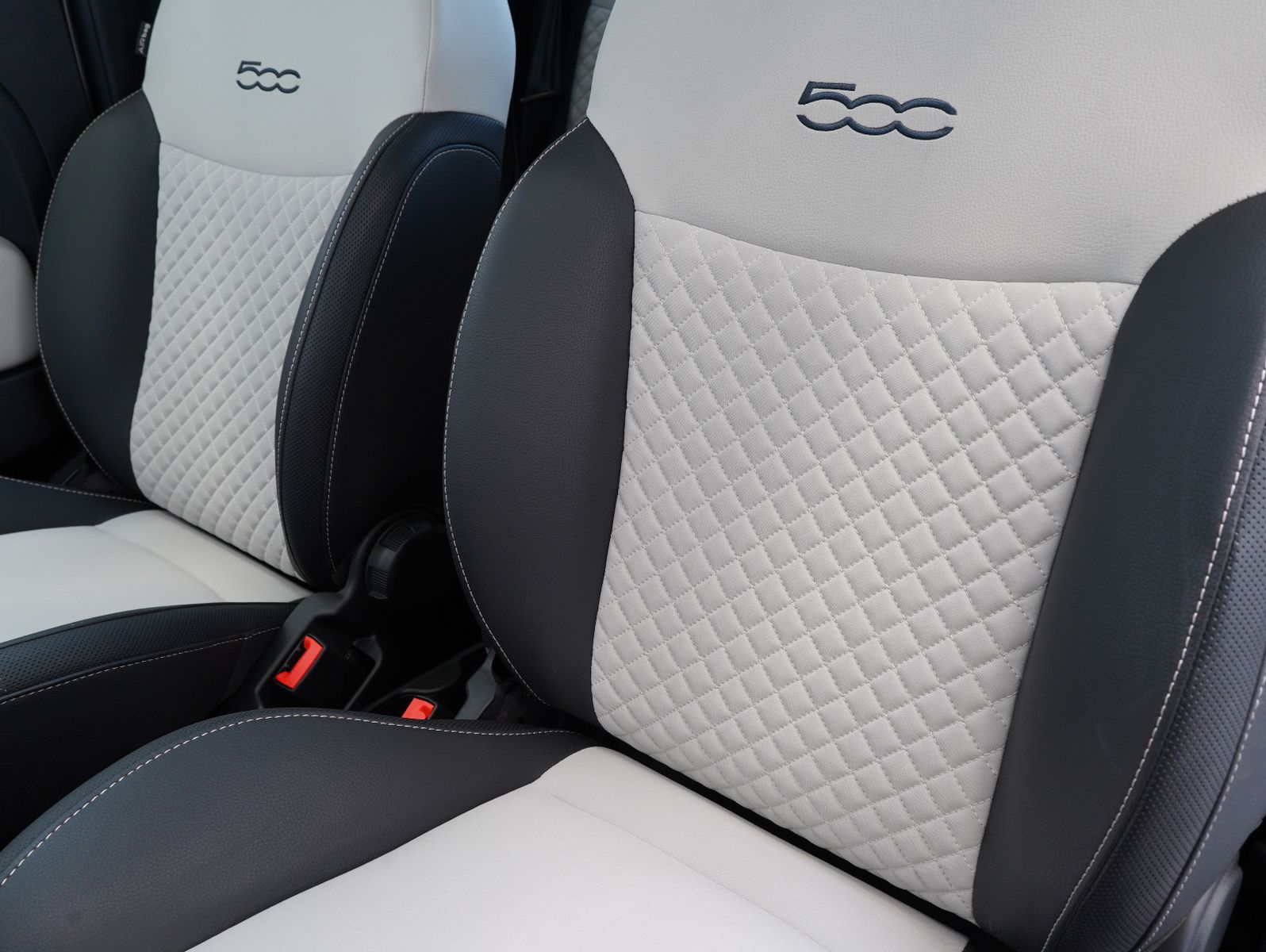 Fahrzeugabbildung Fiat 500 1.0 Mild Hybrid Dolcevita PANO