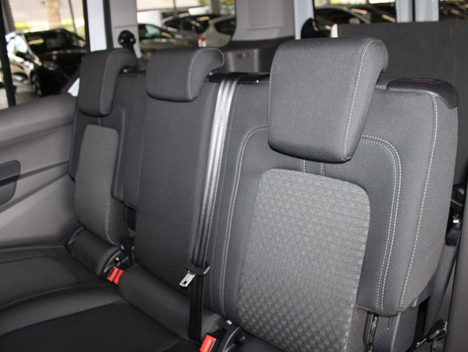 Fahrzeugabbildung Ford Transit Connect L2 Rollstuhlrampe Heckausschnitt