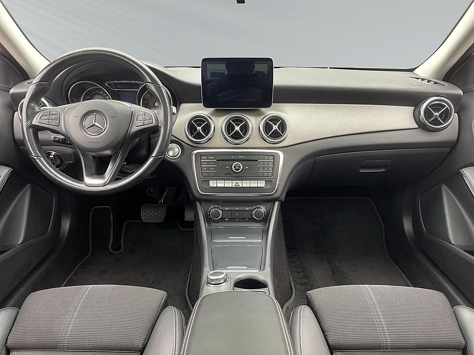 Mercedes-Benz GLA 7G-DCT Urban LED NAVI PANO SHZ PDC, миниатюра 13