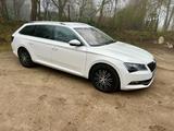 Skoda Superb 2.0 TDI 2.Hand Memory 8Fach AHK Alufelgen - Skoda Superb: 2.8