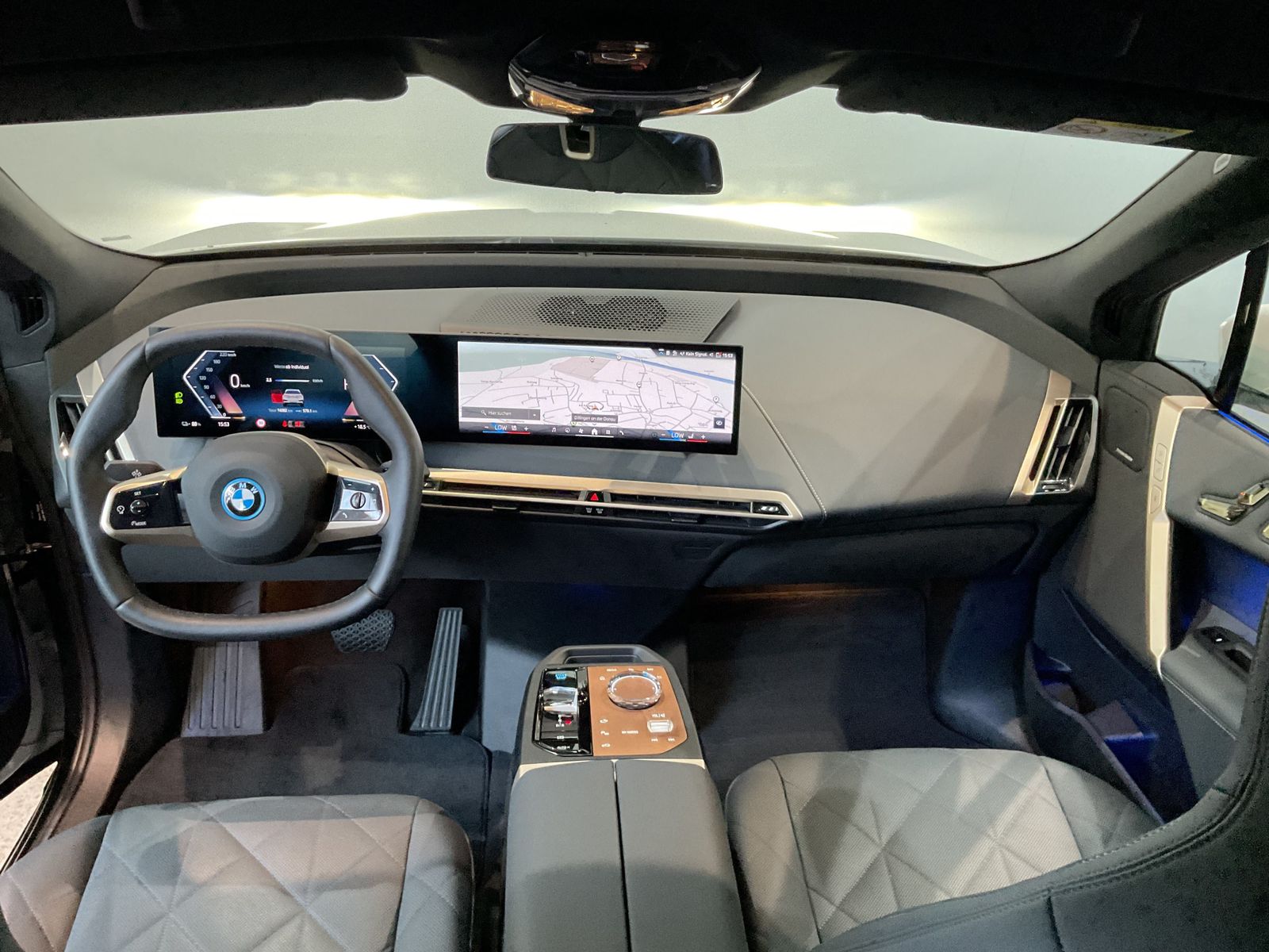 Fahrzeugabbildung BMW iX xDrive50 Sportpaket HK HiFi Pano.Dach AHK