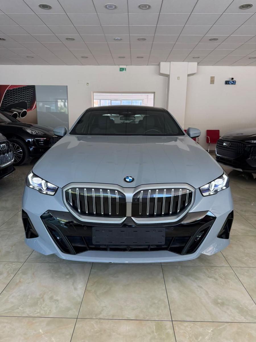 BMW - Serie 5 - 520d xDrive Msport imagem 2