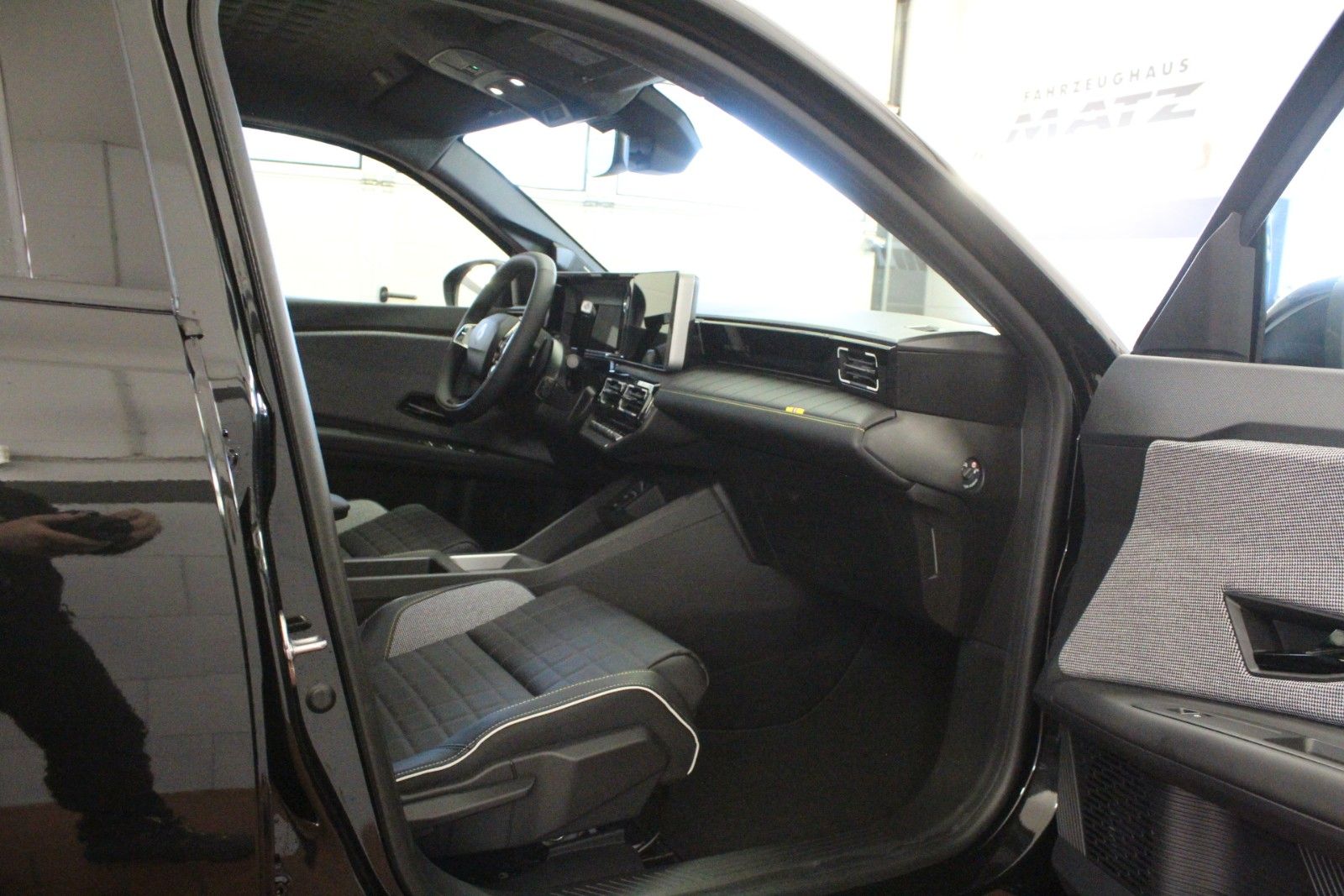 Fahrzeugabbildung Renault R 4 E-Tech 150 Comfort Range Iconic *Vollausst.*