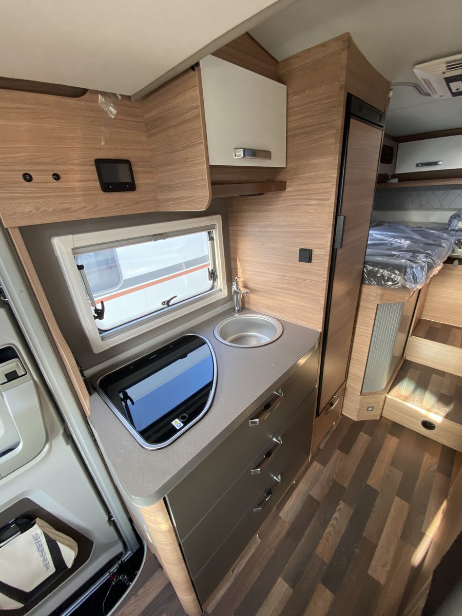 Fahrzeugabbildung Weinsberg CaraCompact Suite MB EDITION PEPPER 640 MEG