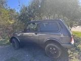 Lada 4x4 Niva 1.7i Black Edition neuwertig - gebrauchte Lada Niva aus dem Jahr 2022