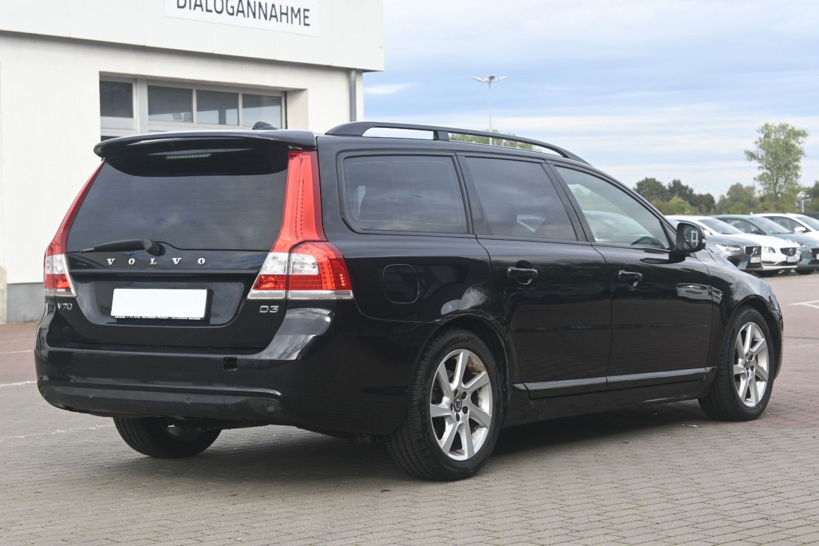Fahrzeugabbildung Volvo V70 Kombi D3 DPF Black Edition*NAV*TEMP*Mietkauf