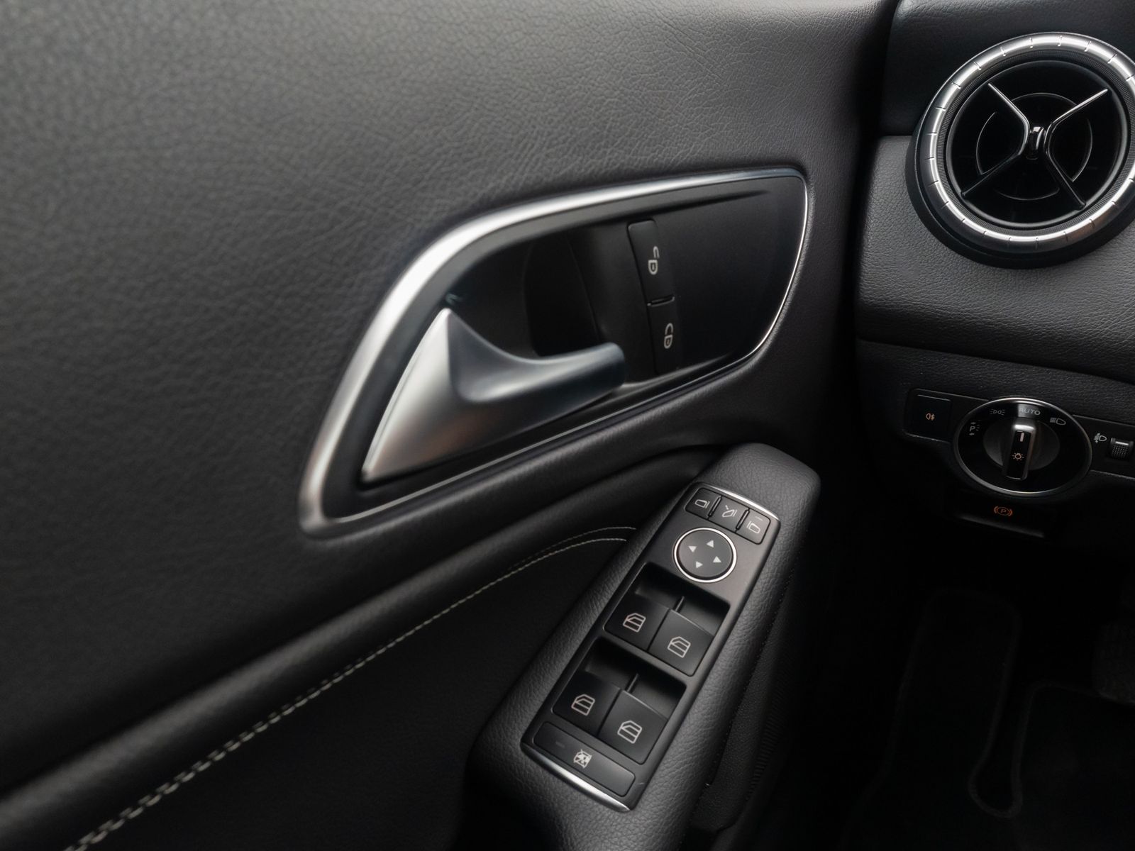 Fahrzeugabbildung Mercedes-Benz CLA 200 CDI NAVI Standhzng AudioSyst BerganfahrS