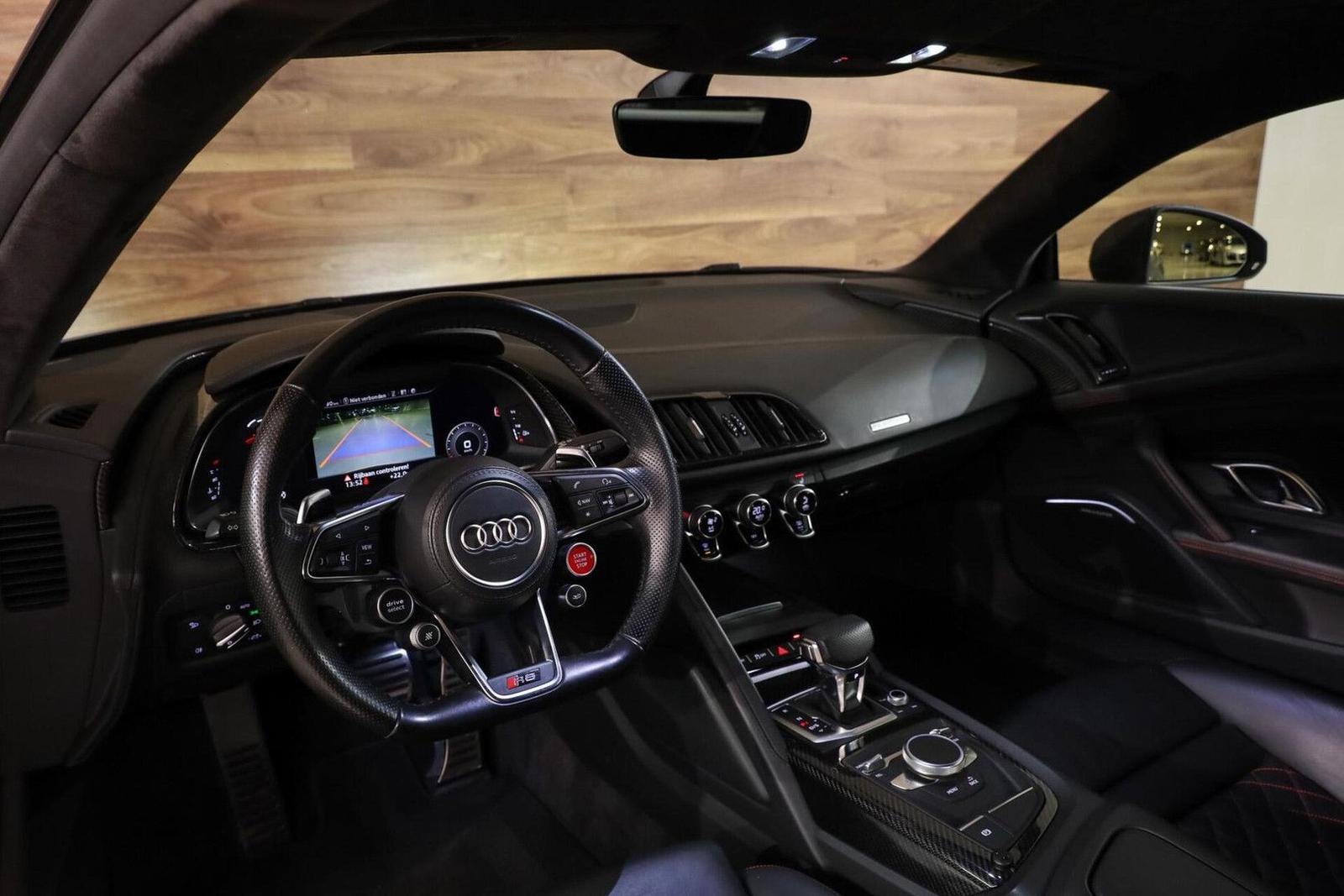 AUDI R8 5.2 V10 FSI QUATTRO