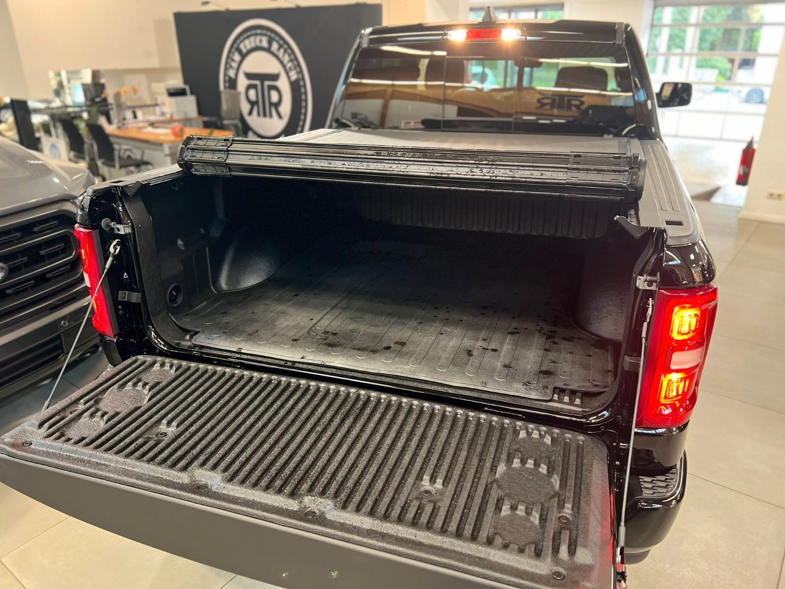 Fahrzeugabbildung Dodge RAM 1500 Laramie Sport MY25 *LPG,REVOLVER,AHK*