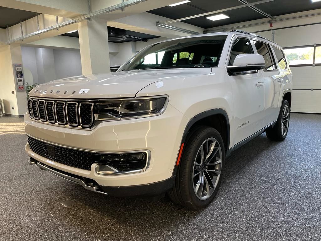 Fahrzeugabbildung Jeep WAGONEER SERIES III E-TORQUE 5.7L-V-8 McIntosh