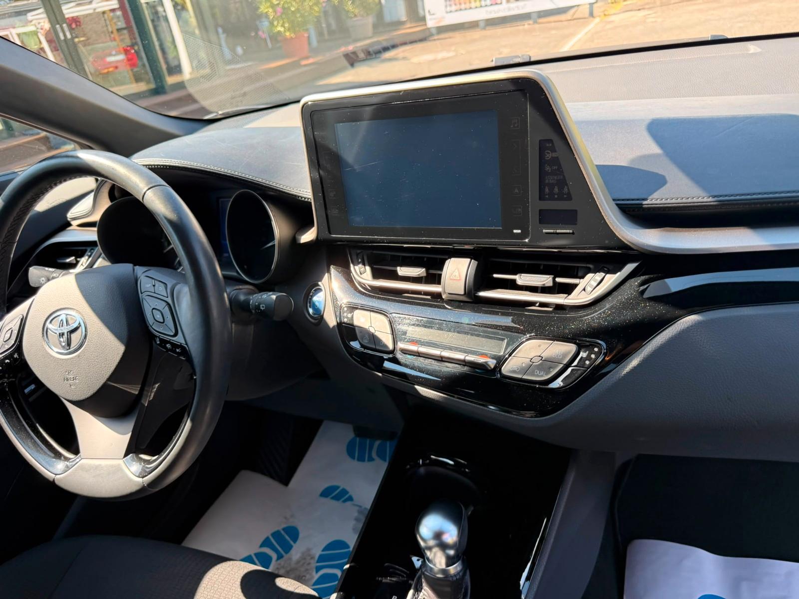 Toyota C-HR Hybrid Team D