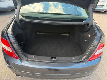 صورة 9 لـ 2010 Mercedes-BENZ C 220
