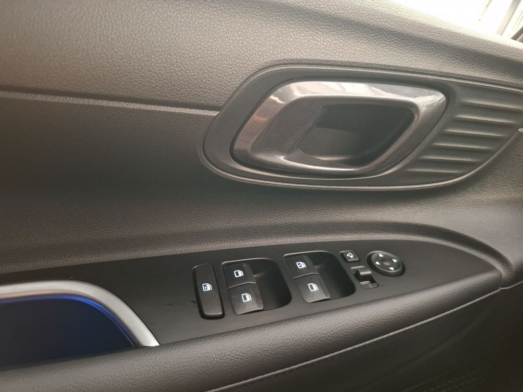 Fahrzeugabbildung Hyundai i20 FL (MY25) 1.0 T-GDI (100 PS) 6-MT 2WD Prime