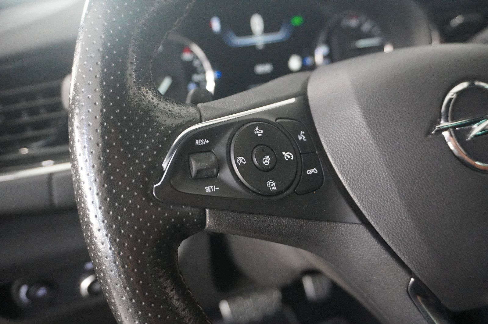 Fahrzeugabbildung Opel Insignia B ST 2.0D ULTIMATE NAVI/LED/KAMERA/AHK