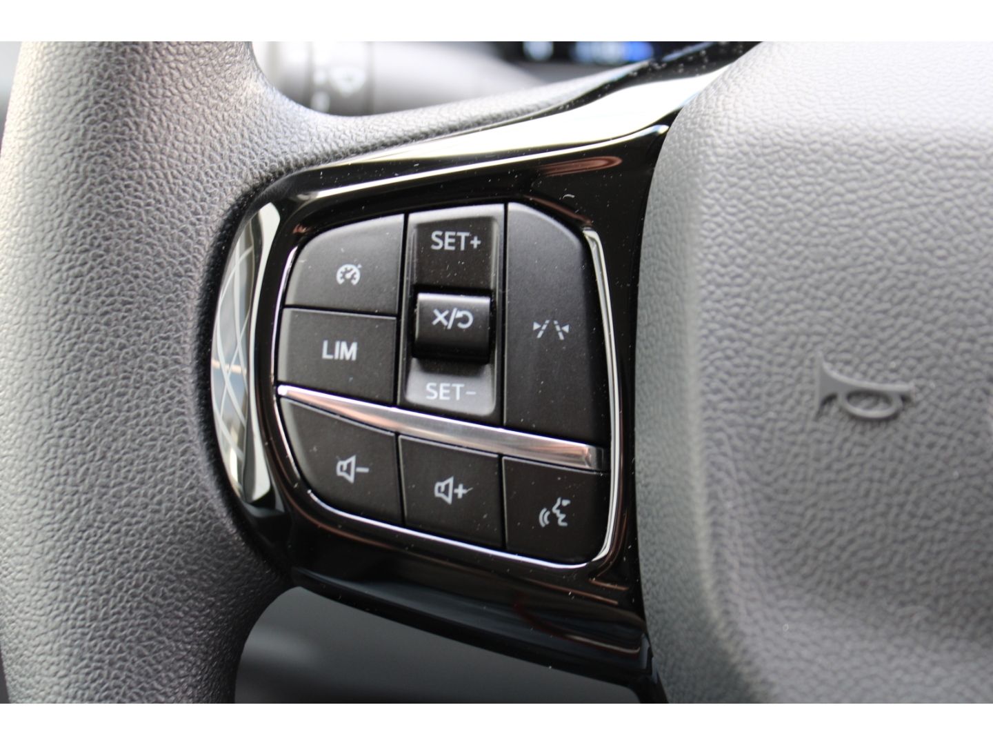 Fahrzeugabbildung Ford Transit Custom 320 L1 Trend LED GRA PDC RFK AHK