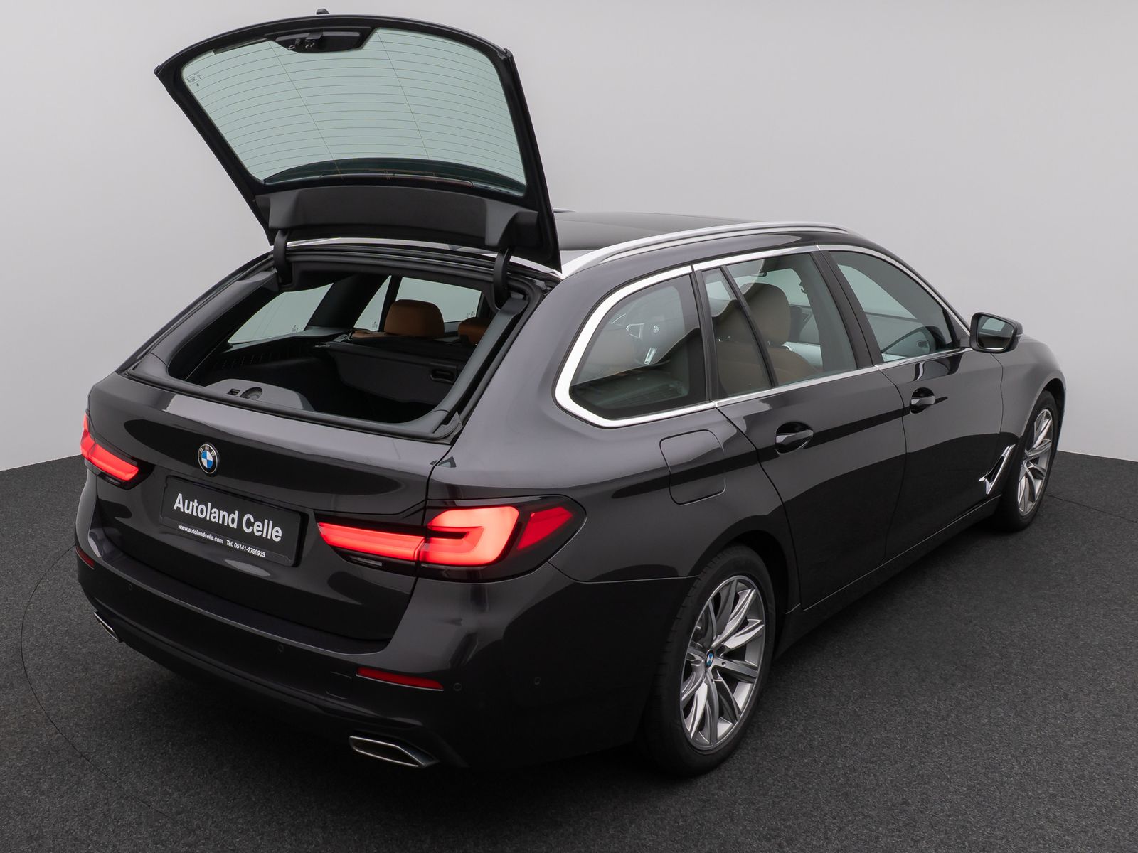 Fahrzeugabbildung BMW 520d Panorama DAB Leder AHK Alarm M Sport 18Zoll