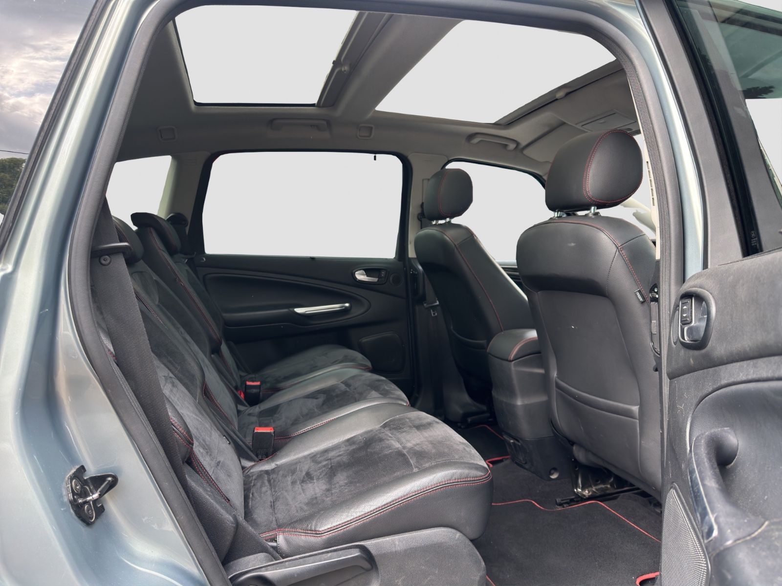 Fahrzeugabbildung Ford S-Max S-MAX Titanium S/Navi/PDC/Panorama/
