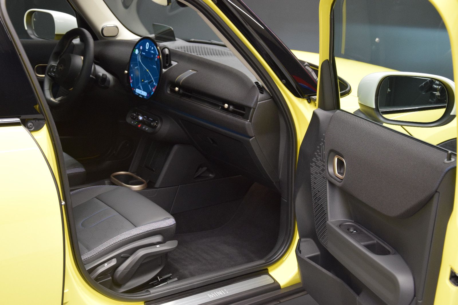 Fahrzeugabbildung MINI Cooper S Classic Trim 5-Türen Paket-L Pano h/k