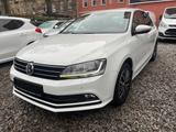 Volkswagen Jetta VI/Allstar BMT/DSG/LED/R-Kamera - weiße Volkswagen Jetta
