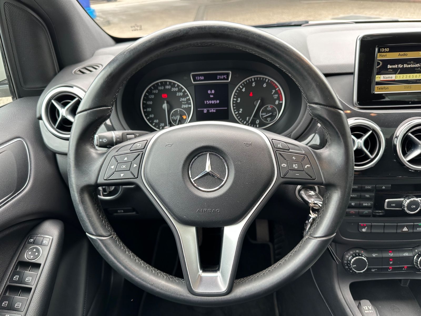 Fahrzeugabbildung Mercedes-Benz B 180 AHK/BiXenon/Pano/Navi/SHZG/GJR