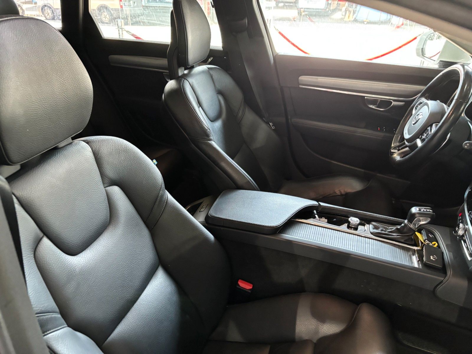 Fahrzeugabbildung Volvo V90 Momentum /KAMERA/PANO/AHK/SHZ/ACC++/LED