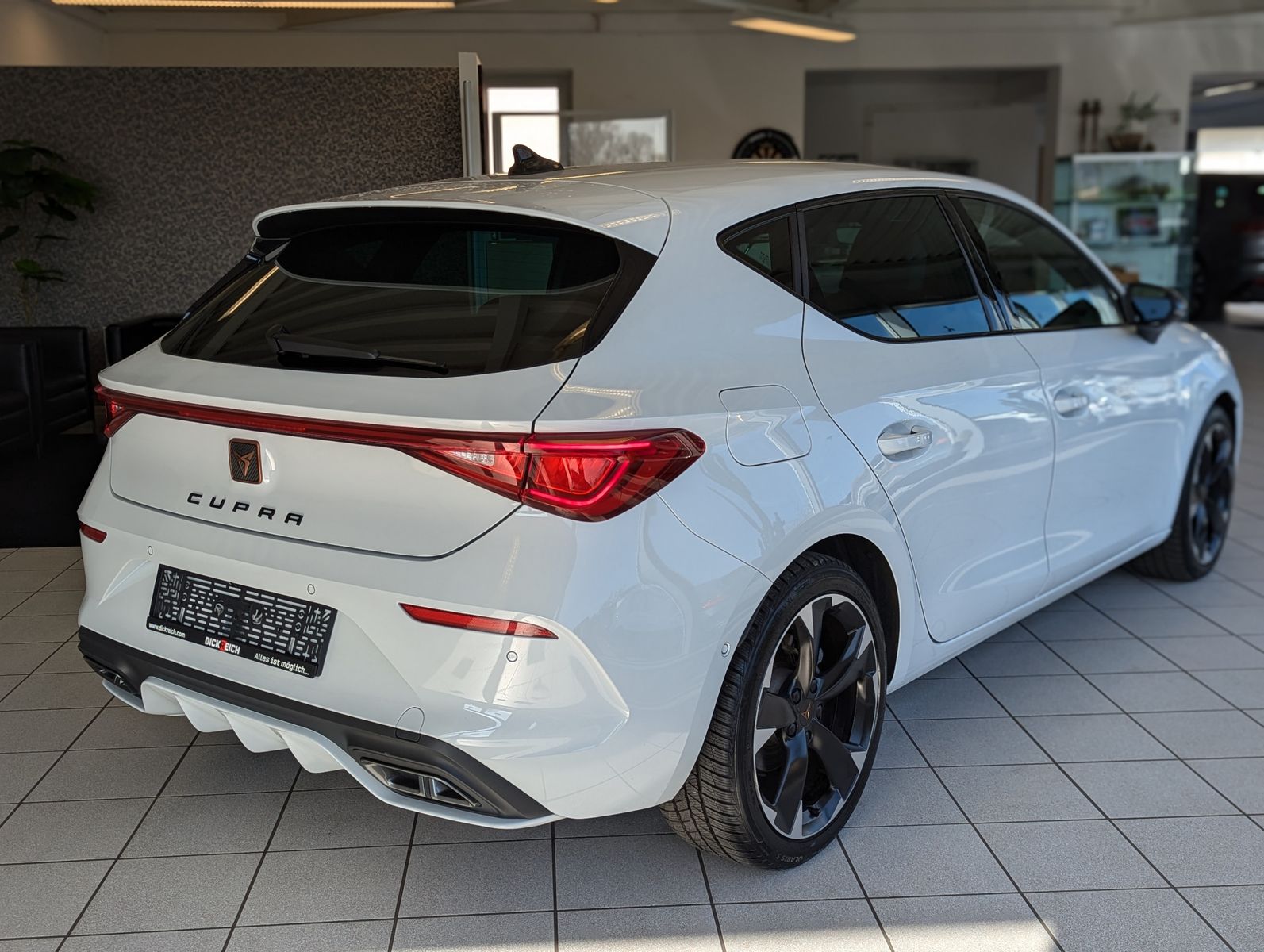 Fahrzeugabbildung CUPRA Leon 1.5 TSI DSG ACC Full-Link Matrix Navi Cam