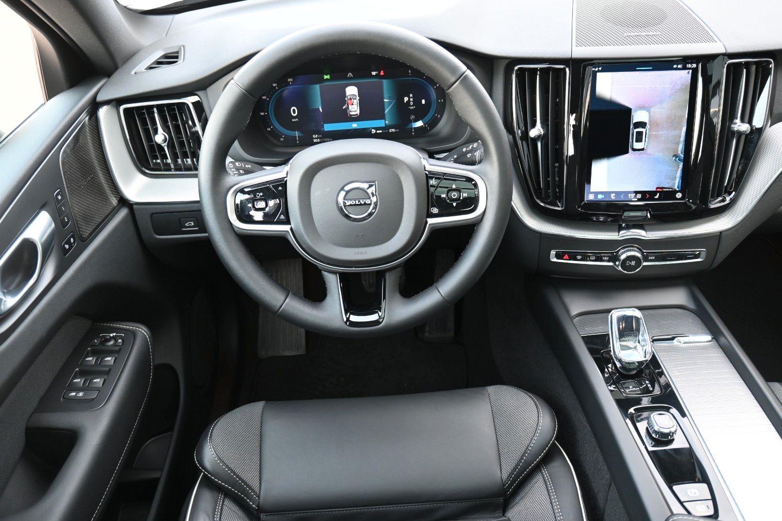 Fahrzeugabbildung Volvo XC60 Plus Dark AWD*360°*PANO*Luft*LED*STHZG*NAV*