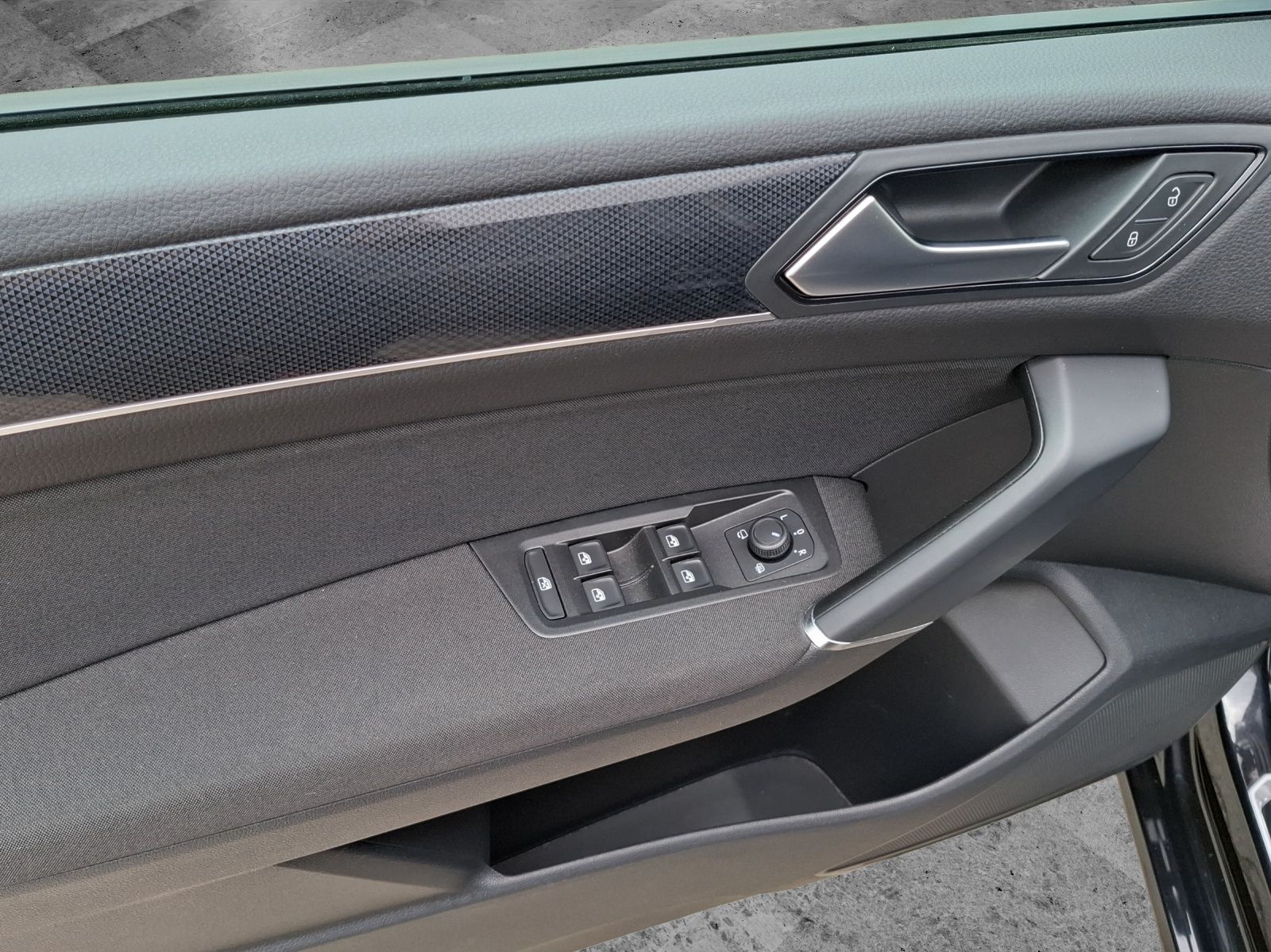 Fahrzeugabbildung Volkswagen Touran TSI United Standhzg 7-Si LED Navi ACC RFK