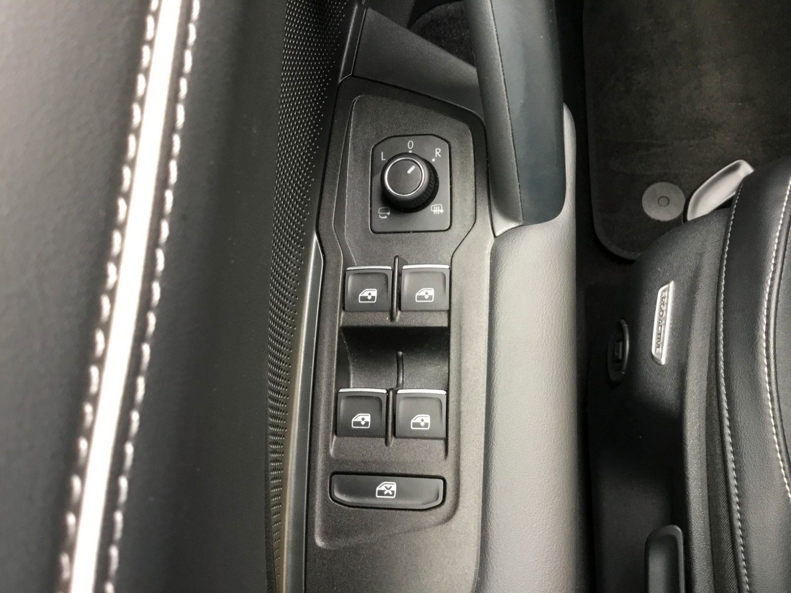 Fahrzeugabbildung Volkswagen Tiguan 1.5 eTSI DSG Elegance+AHK+Navi+18"+Kamera