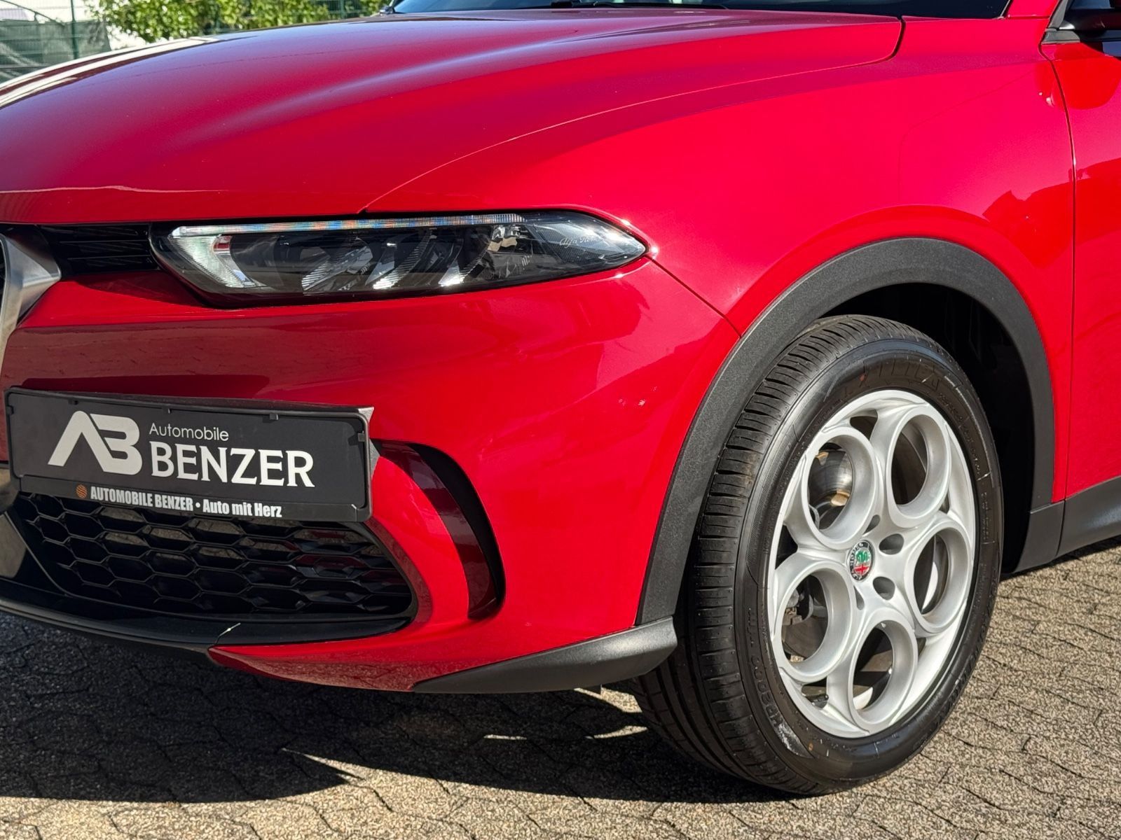 Fahrzeugabbildung Alfa Romeo Tonale Super/LED/CarPlay/PDC/Tempomat/KlimaAuto/