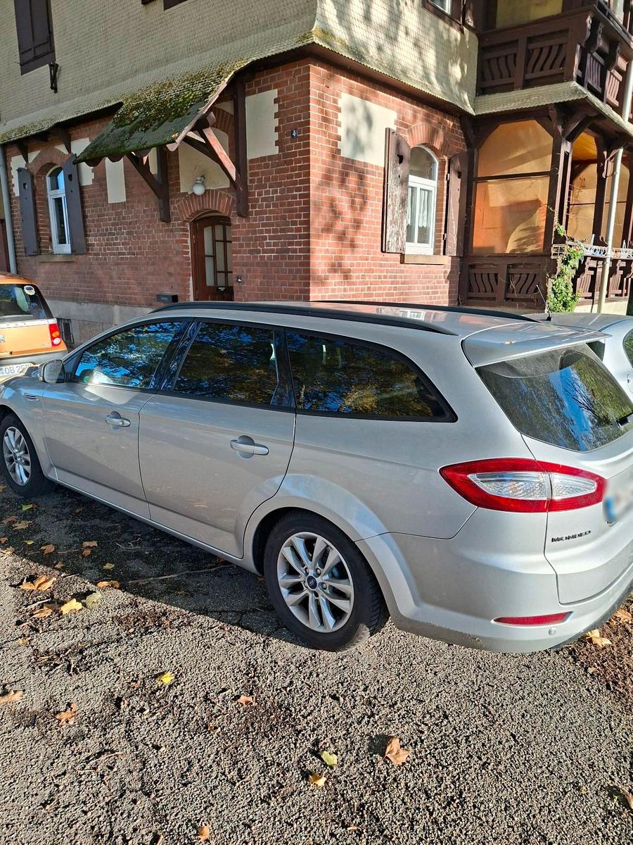 Ford Mondeo 2012 — rear view