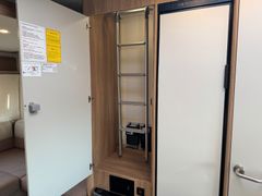 BUERSTNER Premio Plus 410TS-Hubbett-Dachklima-Mover-Markis