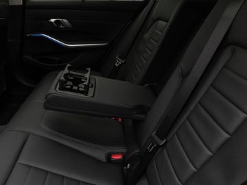 Fahrzeugabbildung BMW 320d xDLuxury Line DAB HiFi PDC Stop&Go Komfort