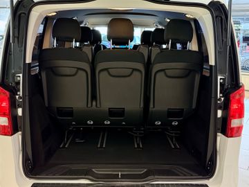 Mercedes V 220 - 12