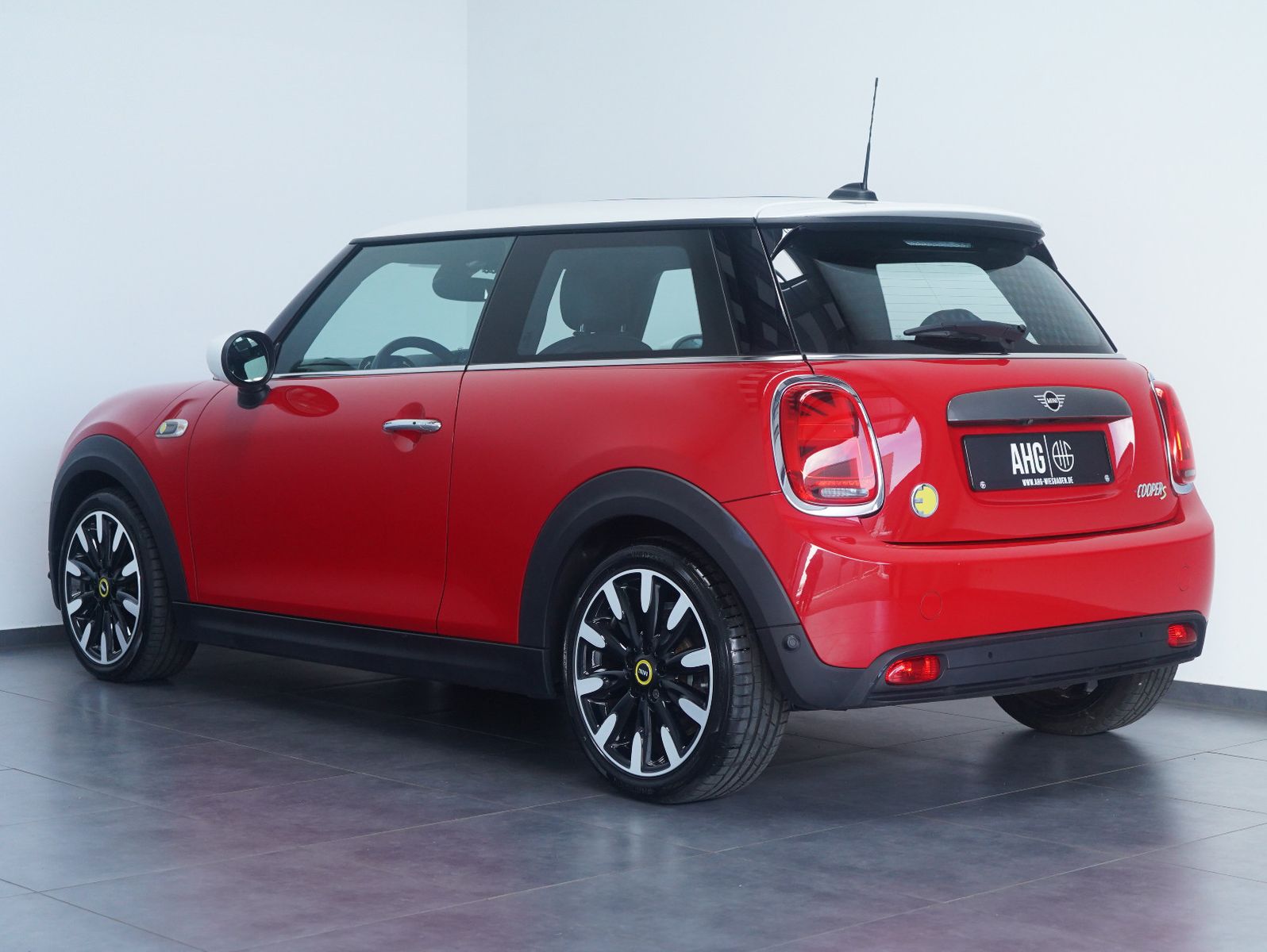 Fahrzeugabbildung MINI COOPER SE Trim XL YOURS/PANO/LEDER/HUD/SOH