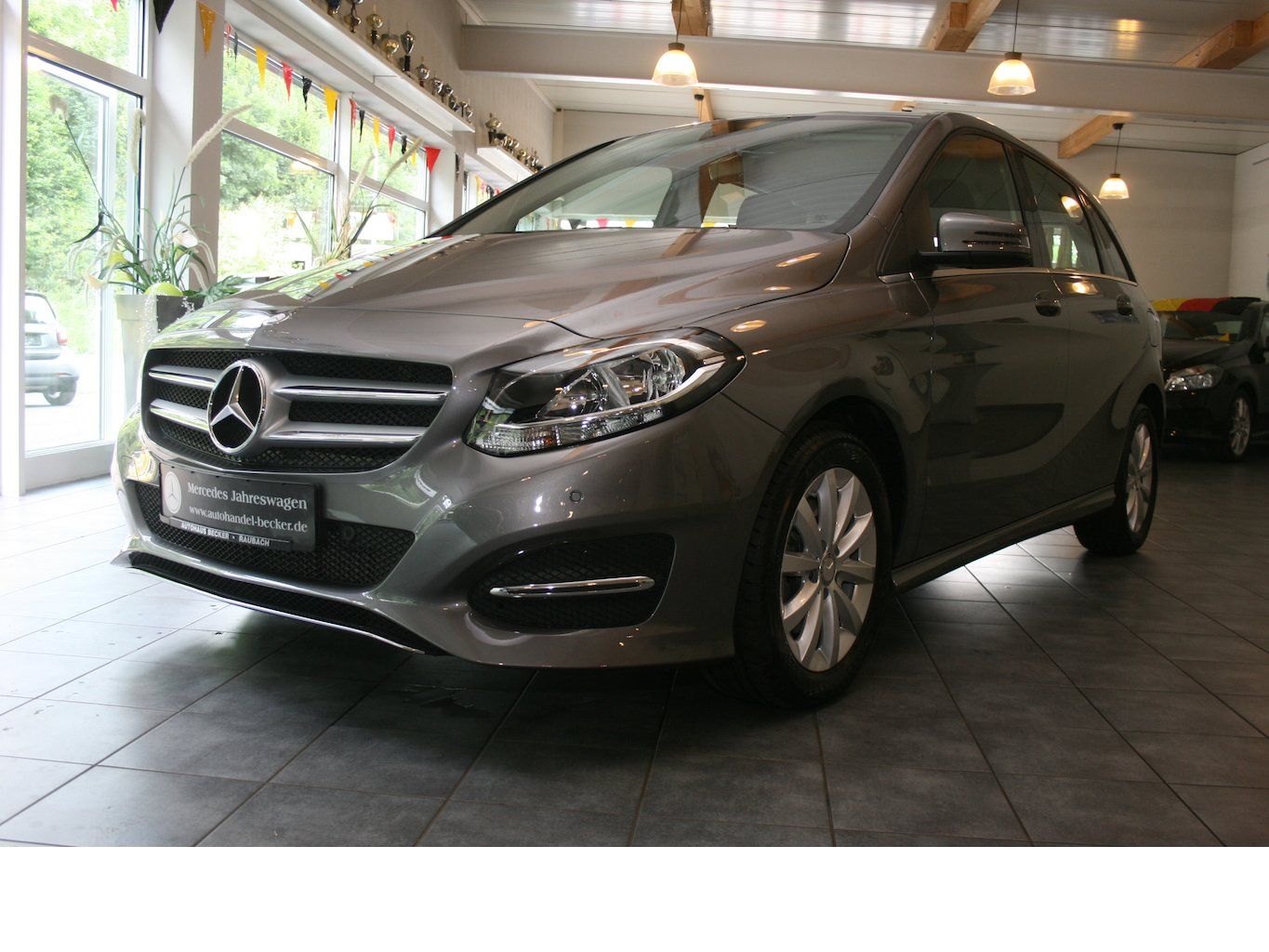 Fahrzeugabbildung Mercedes-Benz B 180 Style *Navi *Kamera+ PTS *Spiegel-Paket