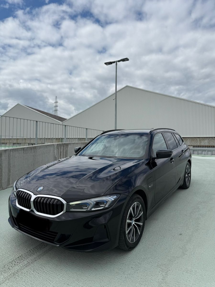 BMW 320e xDrive Touring Auto -