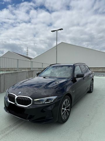 BMW 320e xDrive Touring Auto -