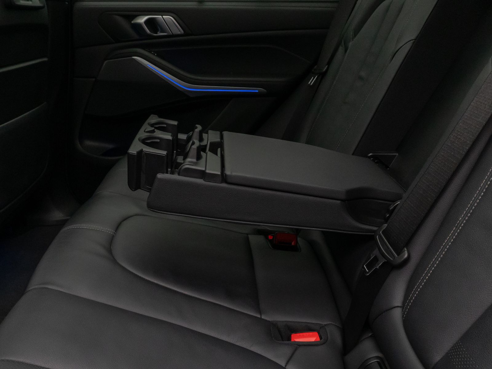 Fahrzeugabbildung BMW X5 xD40d M Sport Panorama Kamera HUD DAB HiFi