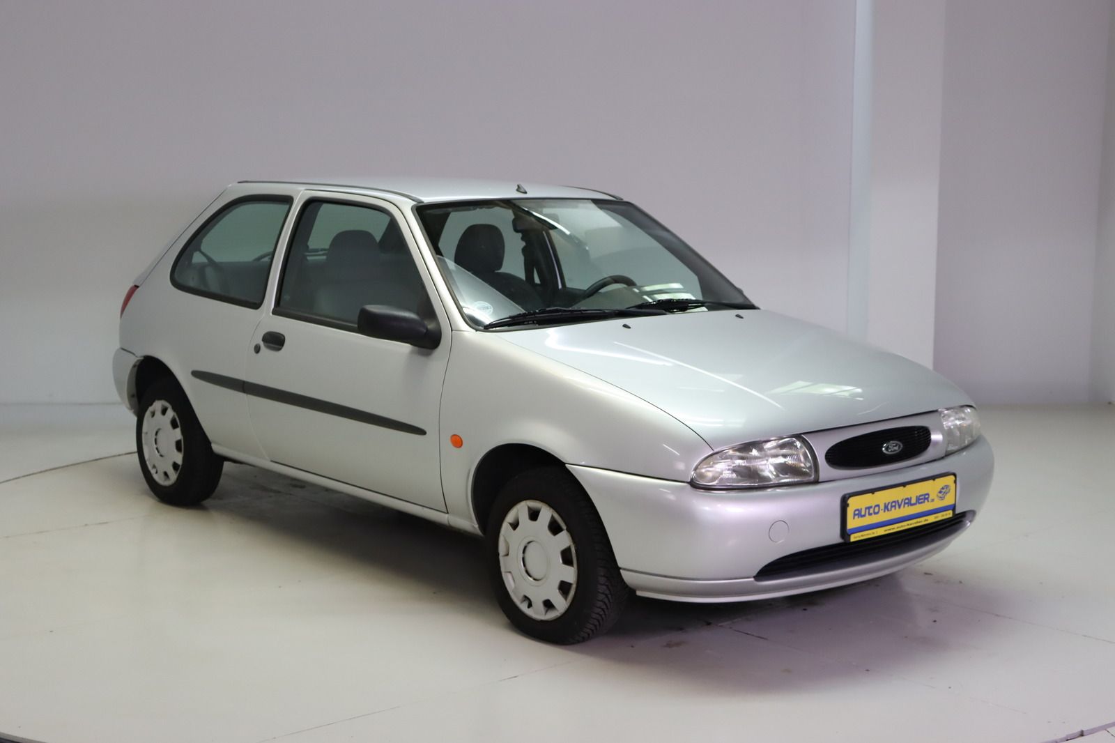 Fahrzeugabbildung Ford Fiesta 1.3 Style * Radio * wenig km *