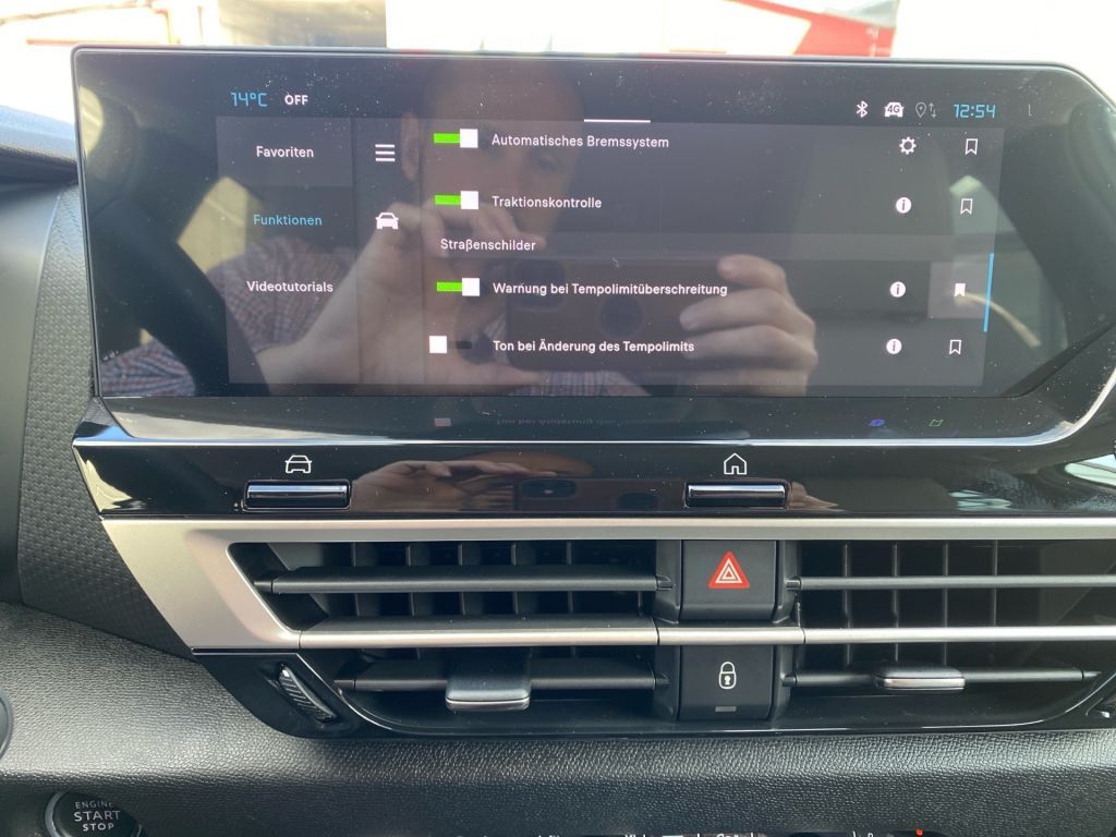 Fahrzeugabbildung Citroën C4 Hybrid 136 ë-DSC6 MAX + Techno/Winter Paket