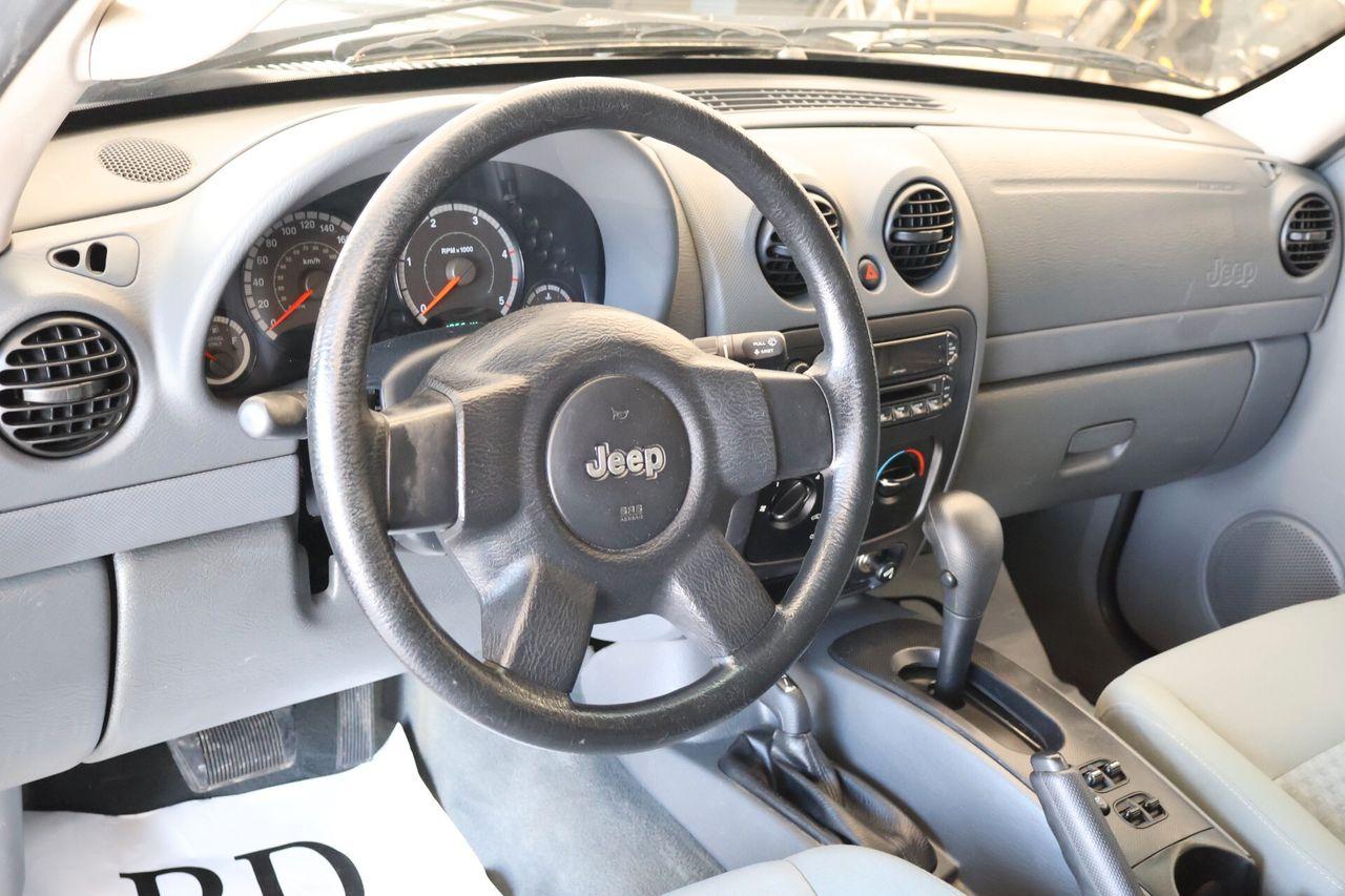 Jeep Cherokee 2006 — photo 8