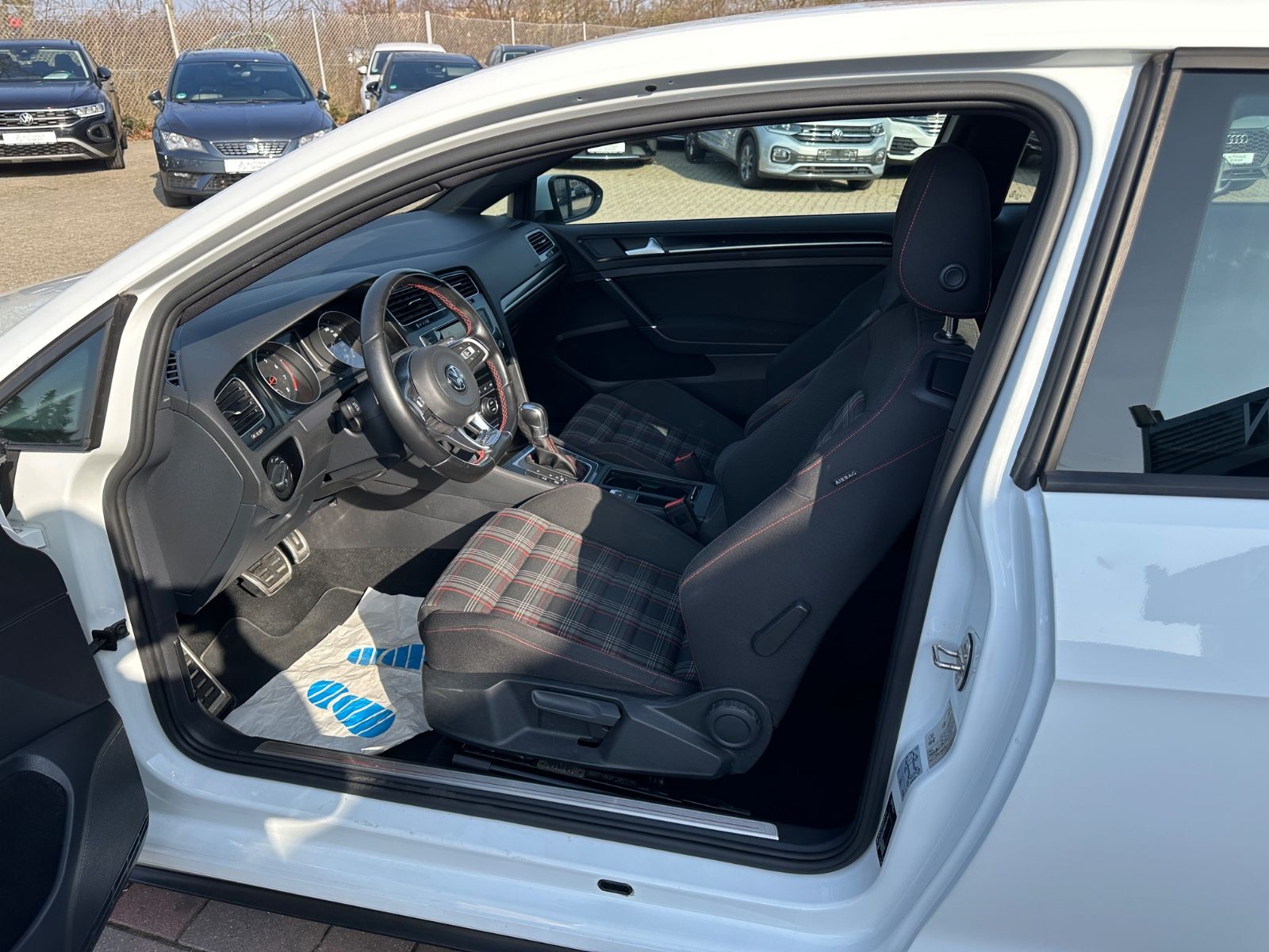 Volkswagen Golf VII 2.0 TSI DSG GTI Lim.*BI-XENON* foto 13