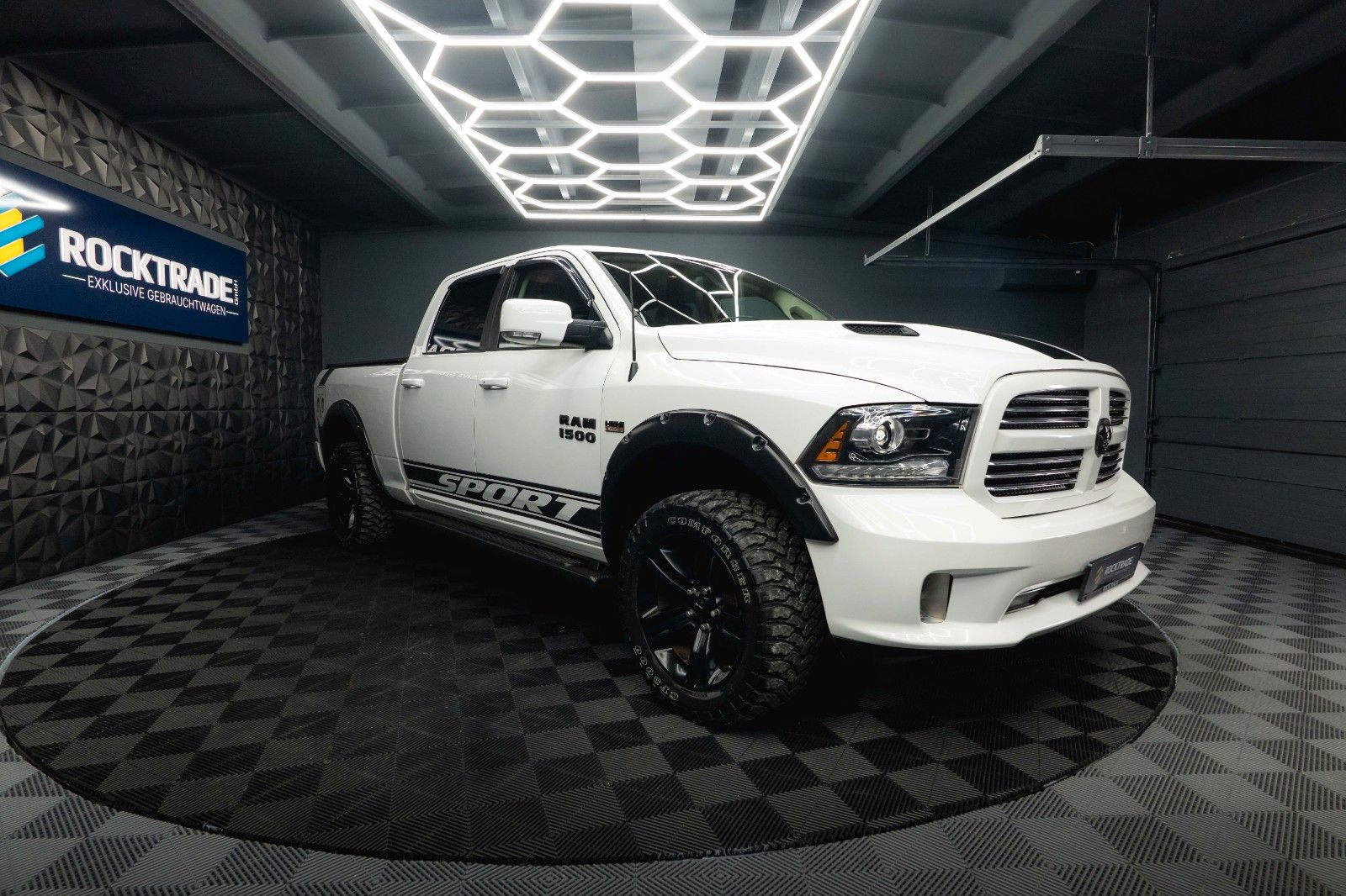 Fahrzeugabbildung Dodge RAM 5.7 V8 HEMI 4x4 Offroad Sport LONGBED *LPG*